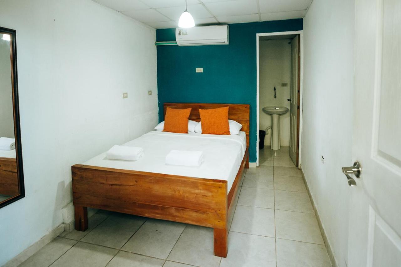 Hostal & Cafe Travelers Santiago de Veraguas Extérieur photo